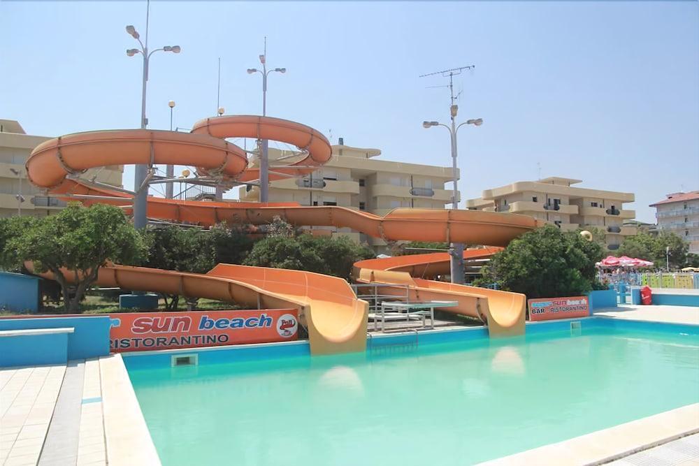 Hotel Gattuccio Чезенатико Екстериор снимка