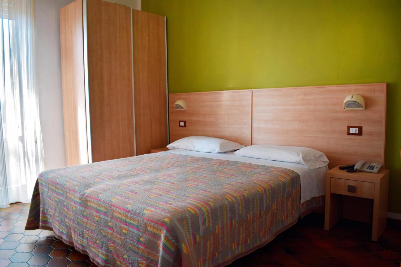 Hotel Gattuccio Чезенатико Екстериор снимка