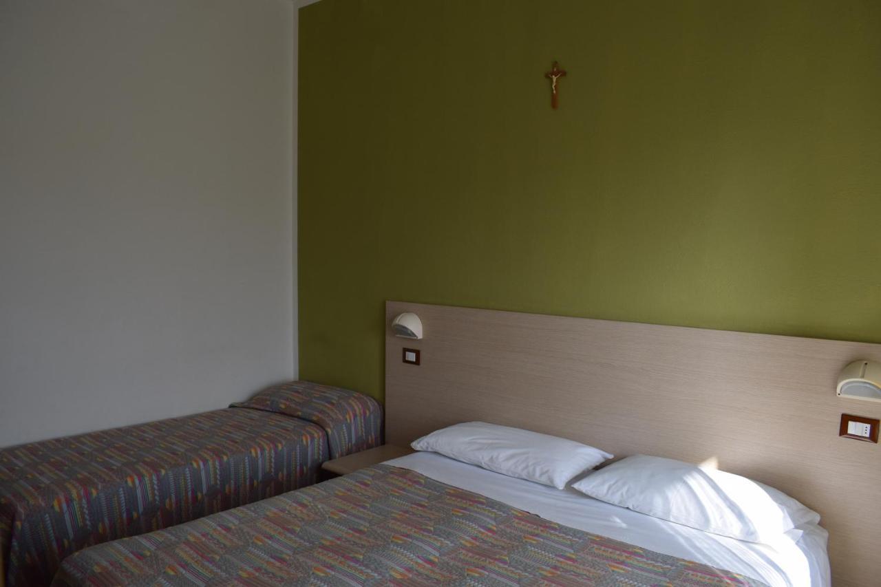 Hotel Gattuccio Чезенатико Екстериор снимка