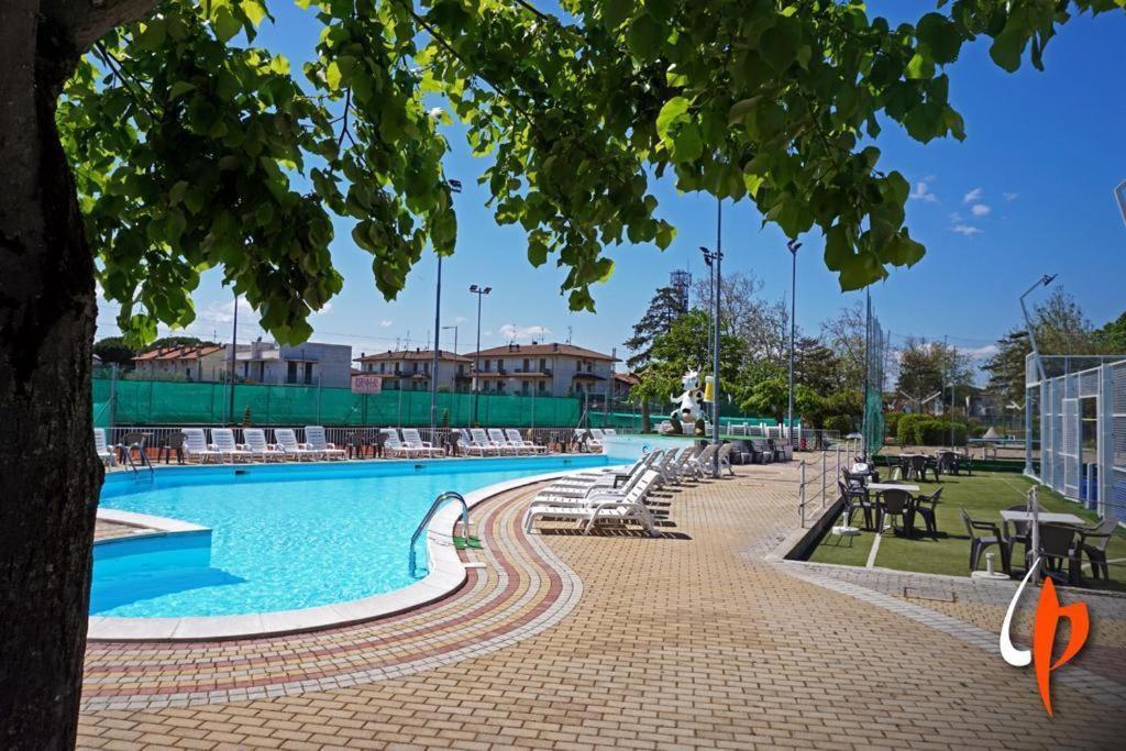 Hotel Gattuccio Чезенатико Екстериор снимка