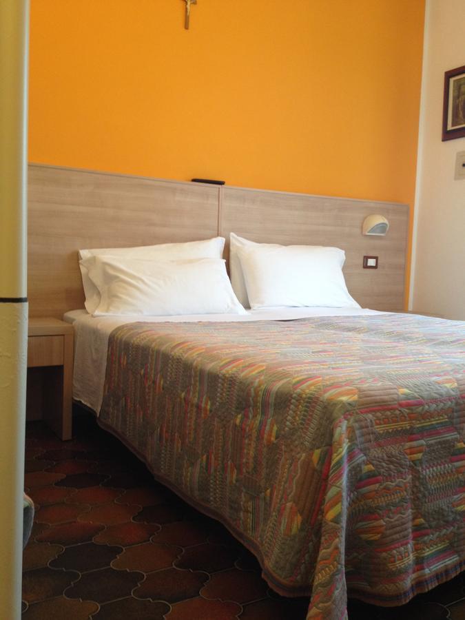 Hotel Gattuccio Чезенатико Екстериор снимка