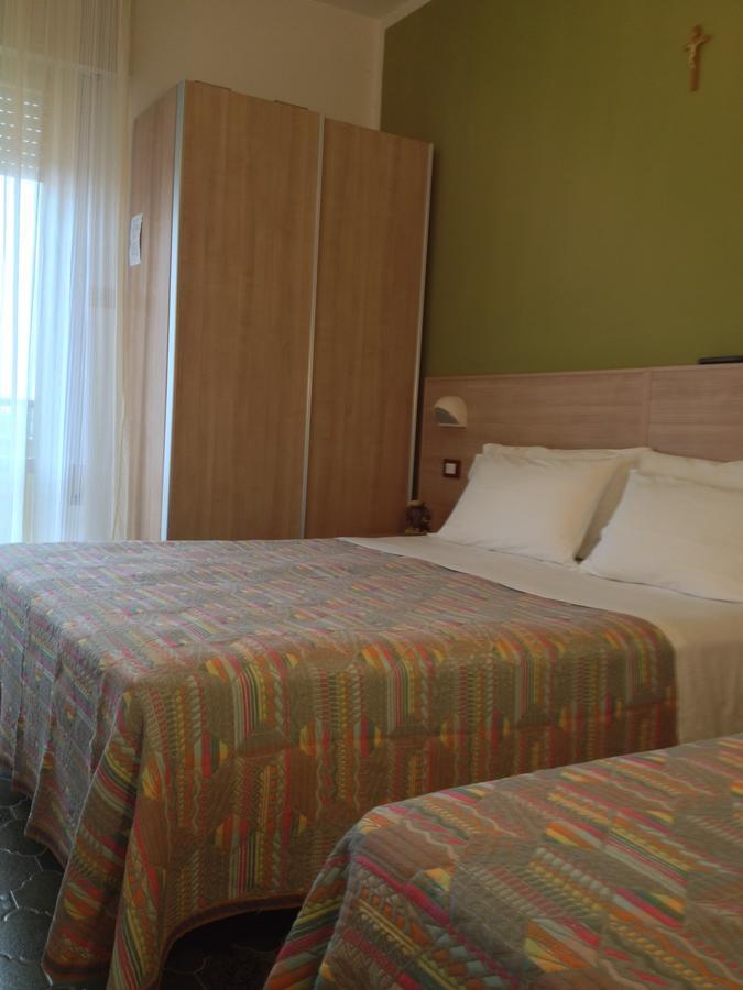 Hotel Gattuccio Чезенатико Екстериор снимка