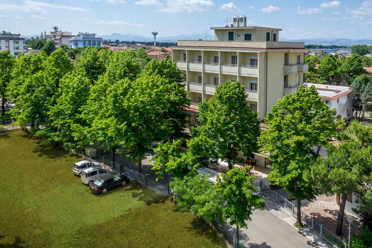 Hotel Gattuccio Чезенатико Екстериор снимка