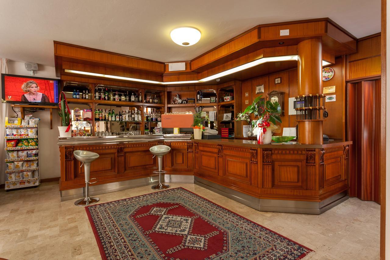 Hotel Gattuccio Чезенатико Екстериор снимка