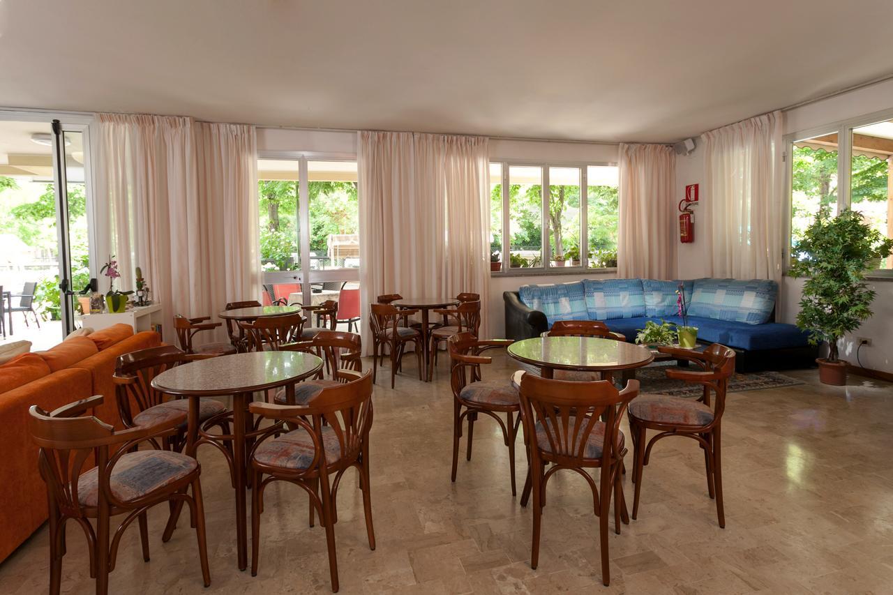 Hotel Gattuccio Чезенатико Екстериор снимка
