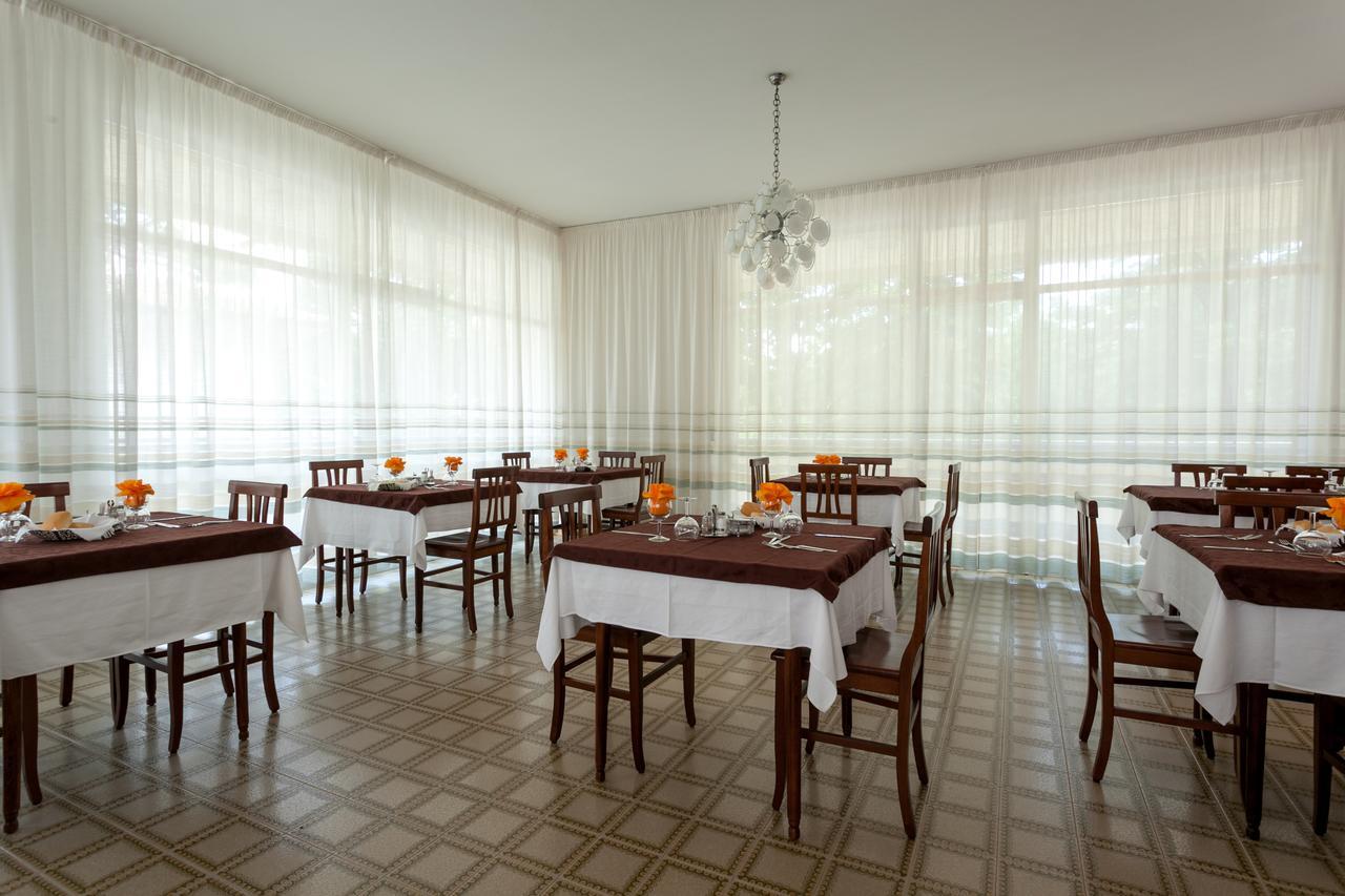 Hotel Gattuccio Чезенатико Екстериор снимка