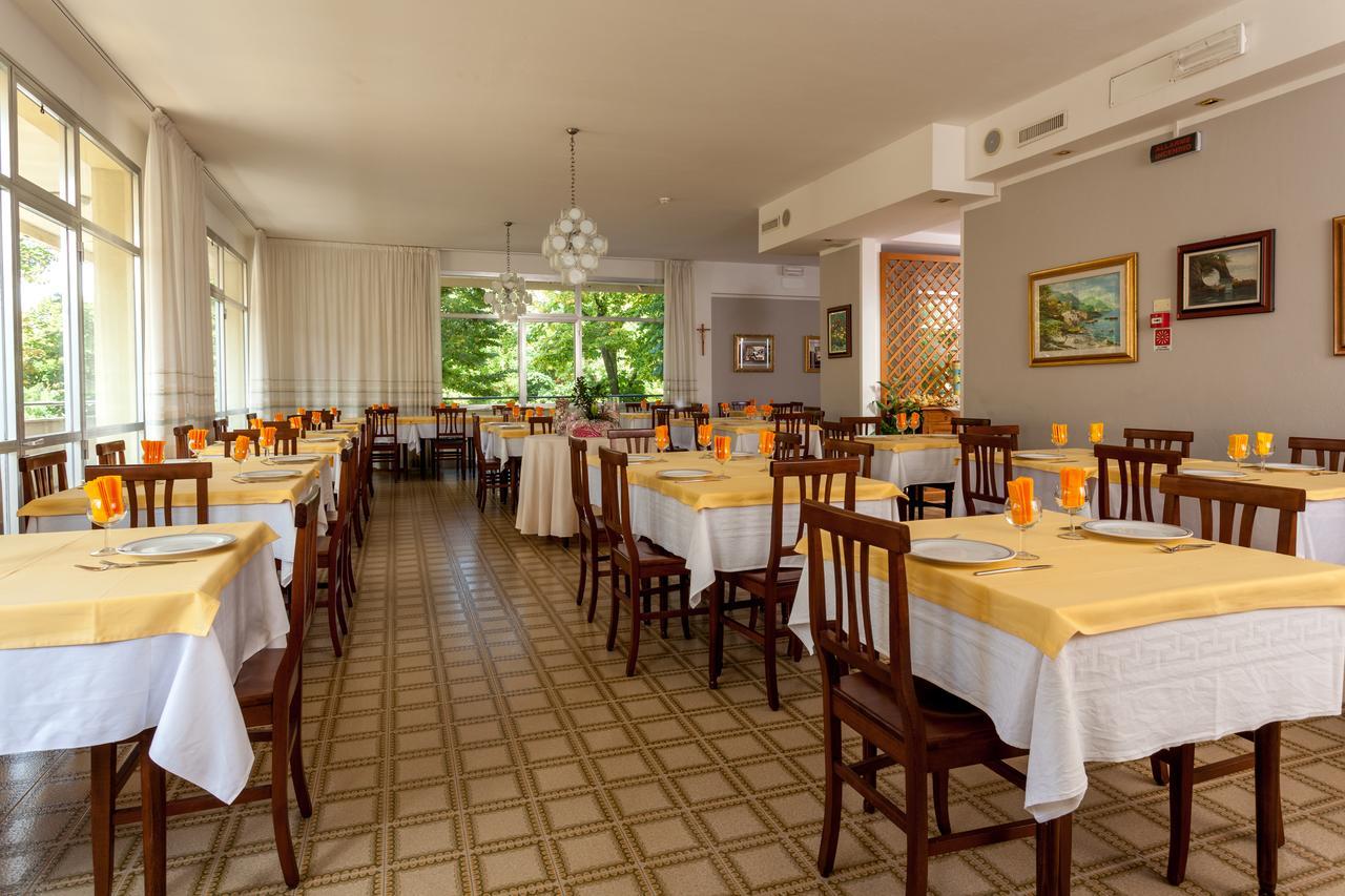 Hotel Gattuccio Чезенатико Екстериор снимка