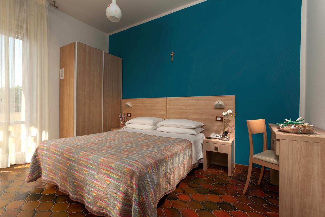 Hotel Gattuccio Чезенатико Екстериор снимка