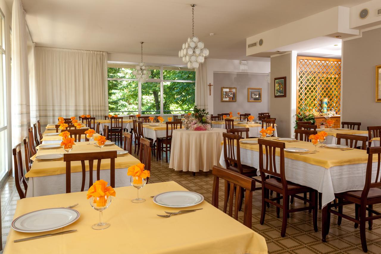Hotel Gattuccio Чезенатико Екстериор снимка