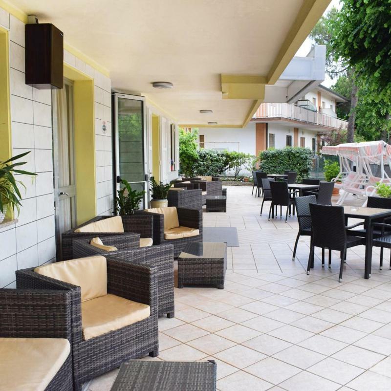 Hotel Gattuccio Чезенатико Екстериор снимка