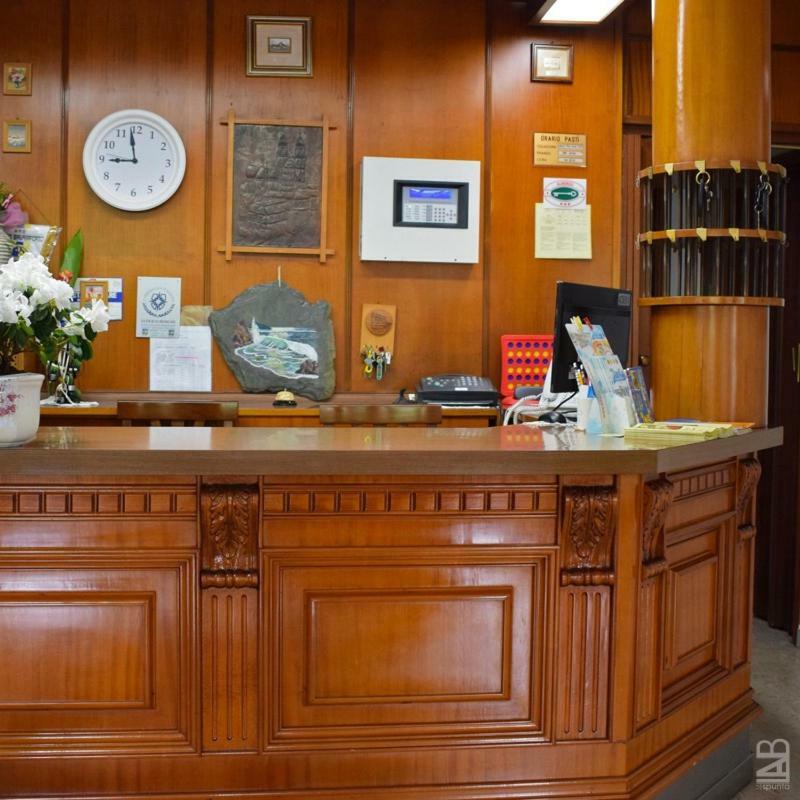 Hotel Gattuccio Чезенатико Екстериор снимка